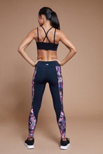 Load image into Gallery viewer, La Vie En Rose - 5 Item
